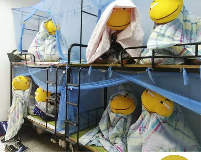 金刚熊毛绒玩具抱抱靠枕滑稽qq表情包娃娃暖手睡觉抱抱靠枕被子女孩