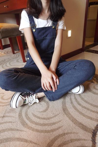 
                                        倾罄 2018夏季新款女裤韩版大码百搭复古宽松小脚吊带休闲牛仔裤哈伦背带长裤女 深蓝色 XXL                