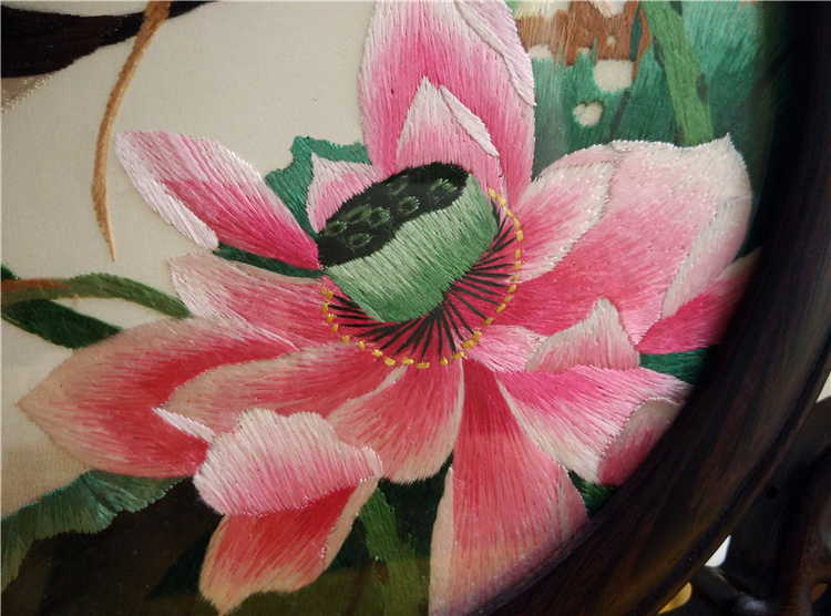 倚楼听风广绣粤绣潮绣屏风摆件手工刺绣台屏结婚送礼双面绣玉兰花牡丹