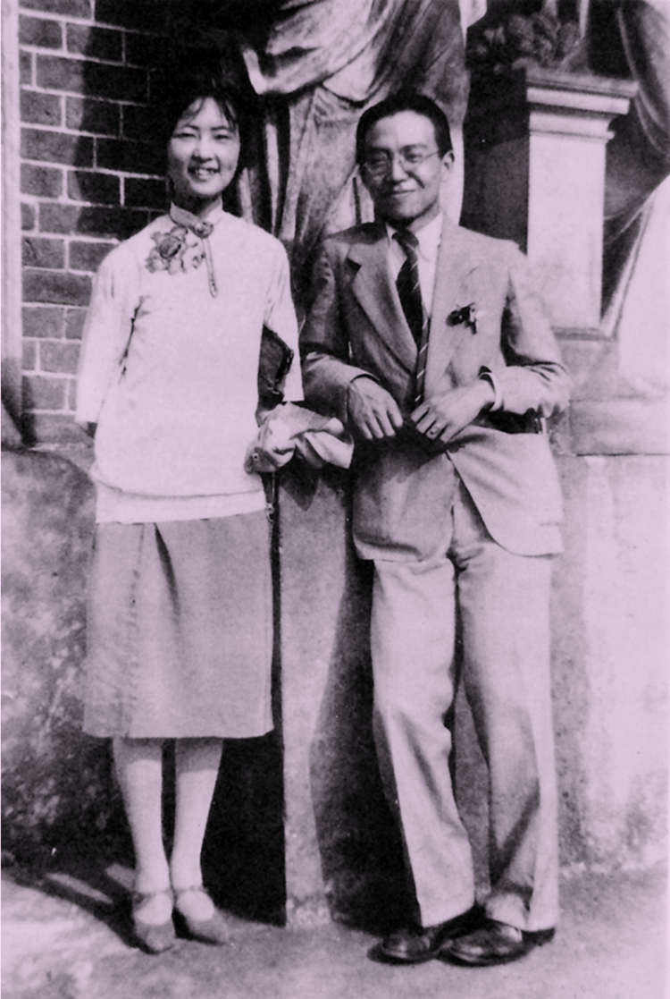 中国作家协会会员,中国文学著作权协会常务理事,中国传记文学学会理事