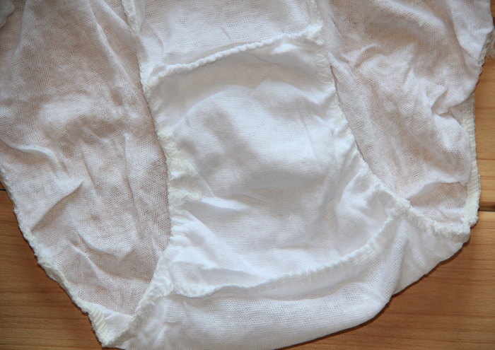 一般性的内裤根本满足不了,这种一次性的生理裤配上卫生巾使用更加