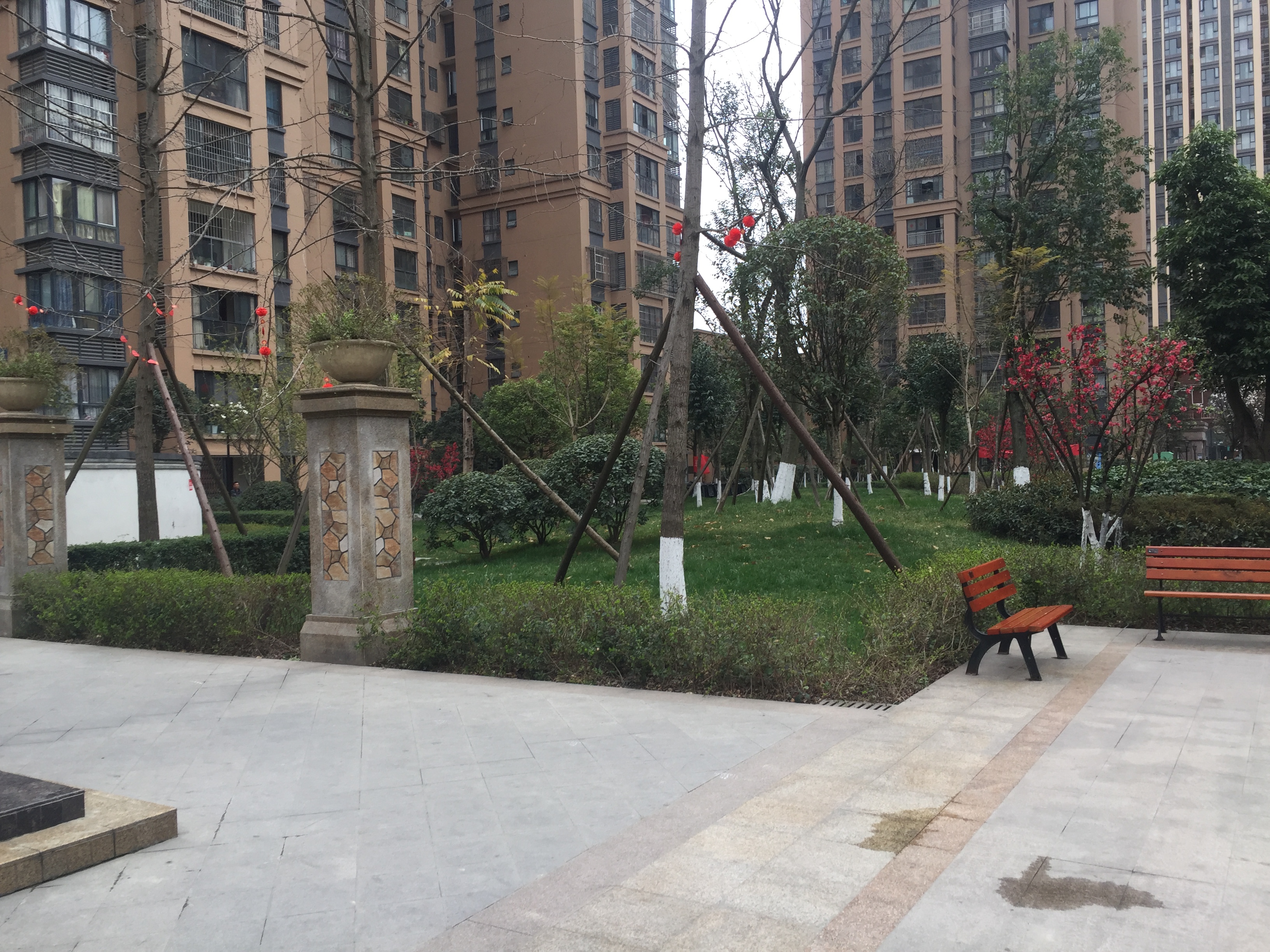 成都市郫都区犀浦街道犀团路999号"晶宝.塞纳国际"8栋3单元23楼2301号