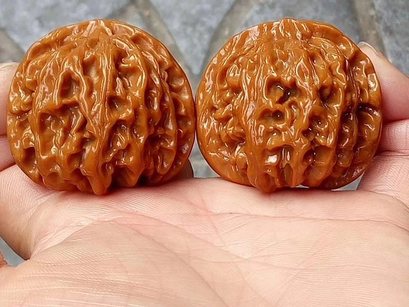 玫之尔四座楼狮子头完美包浆打对精美周正饱满核桃文玩