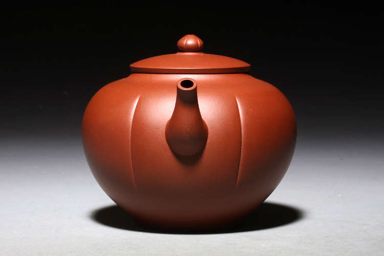 大徒弟,凭借师傅与自身历练的技术与经验摸索在紫砂之路上的年青陶手