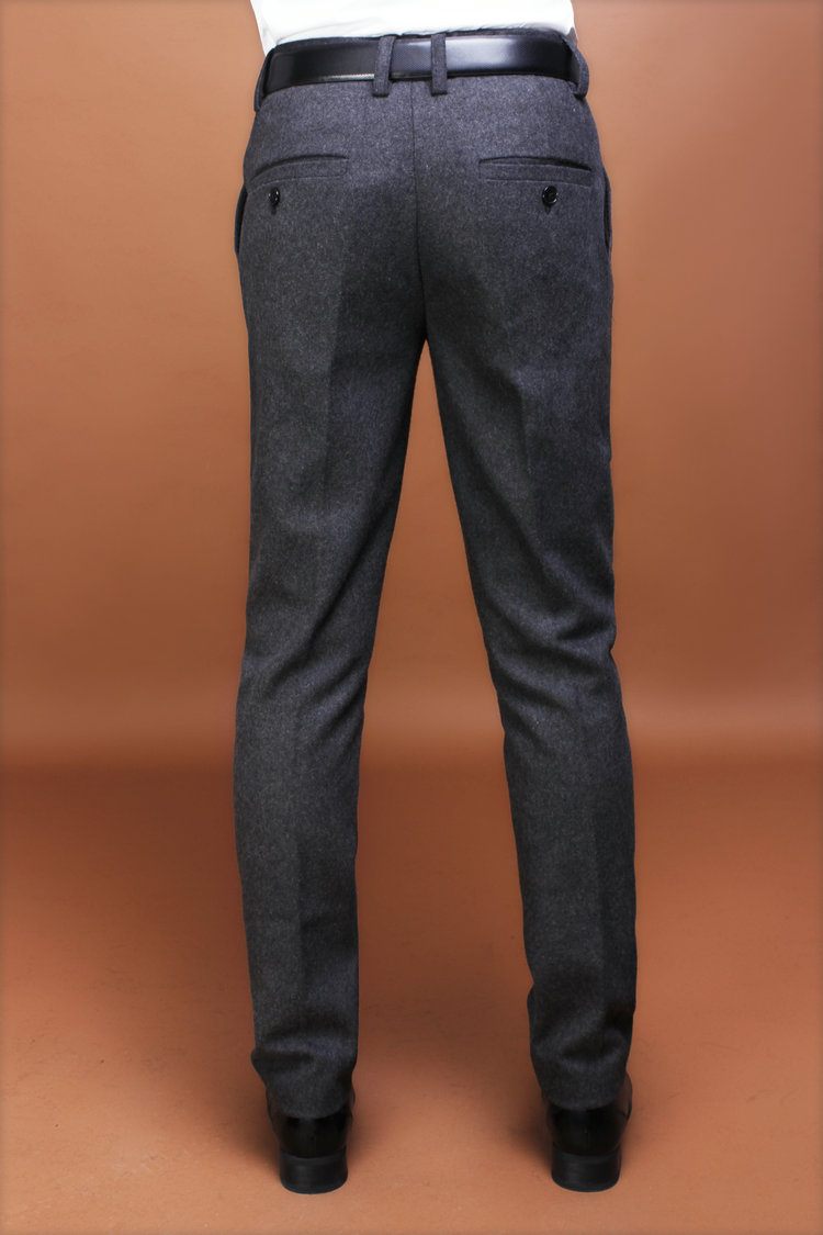 按比例立体剪裁 版型:修身直筒 描述:西裤是能凸显男人身形的服饰,按