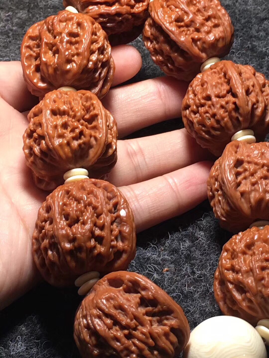 魅祥精品文玩白狮子头核桃手串手持38mm野生大金刚山核桃菩提文玩素串