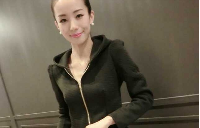 艾婳    2015春秋季女装新款太空棉修身拉链连帽+短裙套装俩件套 粉红色 M