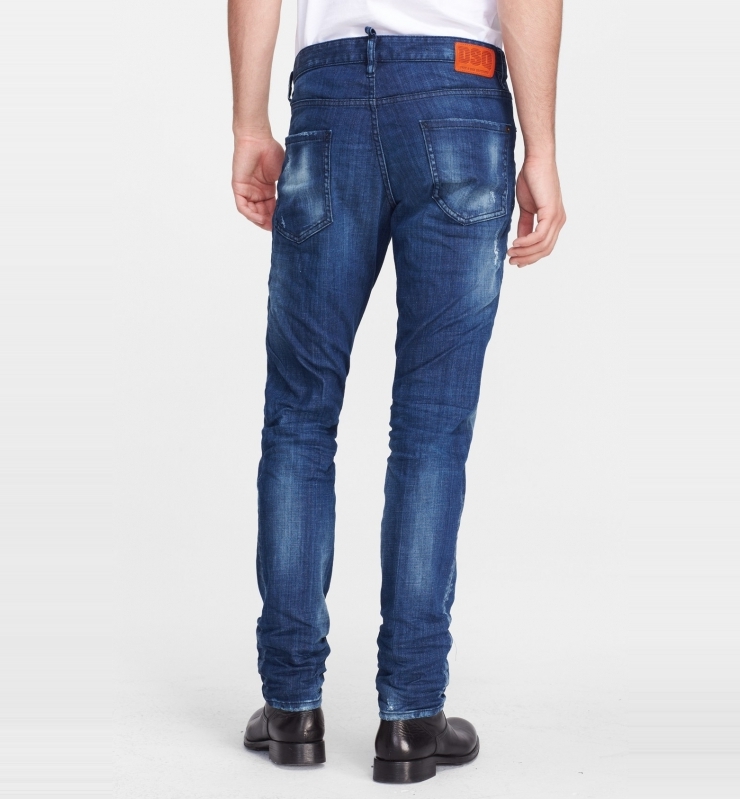 and strategically worn abrasions accentuate the tough rocker