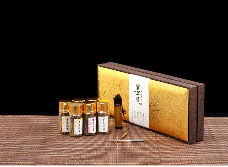 
                                        墨凡 越南芽庄沉香片烟丝烟插 送长辈礼物天然原木老料 满油 烟丝礼盒 6瓶装 芽庄香片AA级-3g礼盒装-送烟插器                