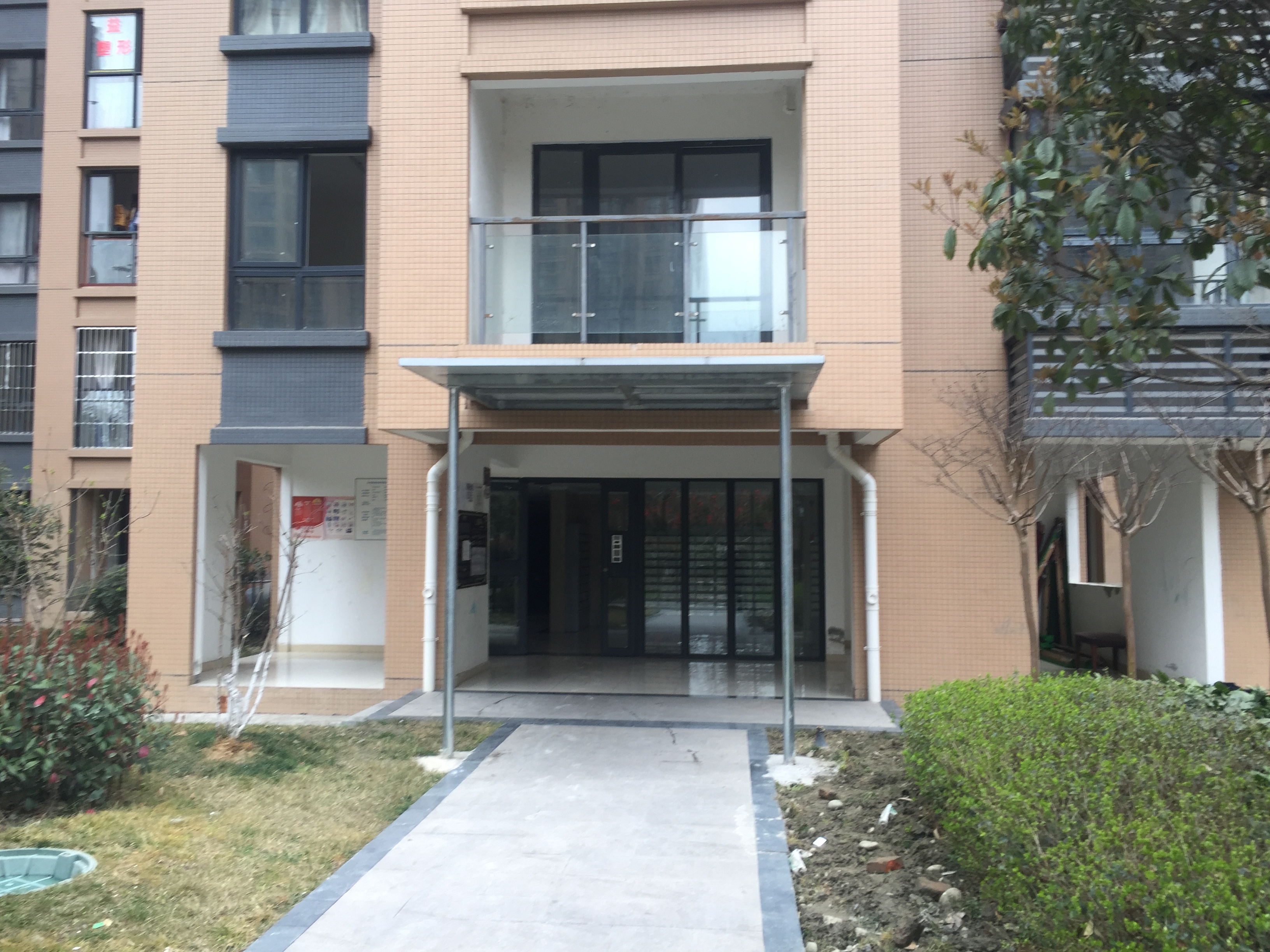 成都市郫都区犀浦街道犀团路999号"晶宝.塞纳国际"8栋3单元23楼2301号