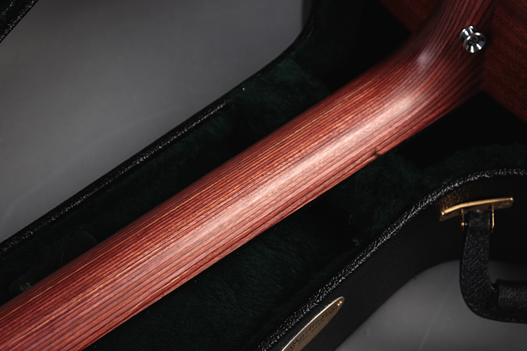 drs2:云杉单板        背板:沙比利单板    侧板:沙比利单板 琴颈