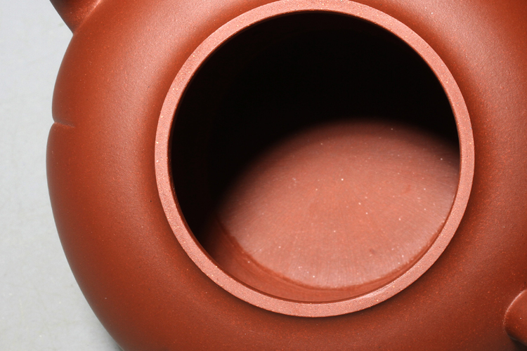 大徒弟,凭借师傅与自身历练的技术与经验摸索在紫砂之路上的年青陶手