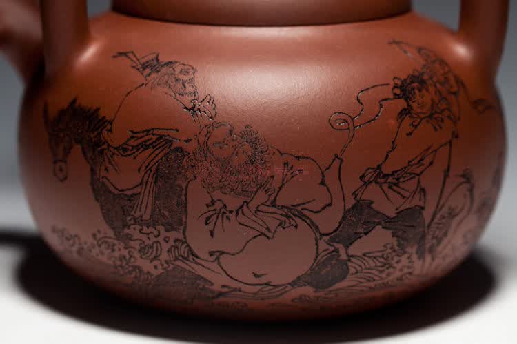 手工制作 生产原料: 黄龙山原矿底槽清泥 作品雕刻:木石(周伯其) 1963
