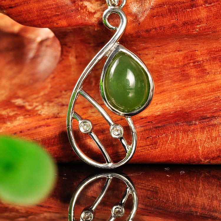 和田玉古名昆仑玉,原产西域莎车国,于阗国(今中国新疆和田),是有名的