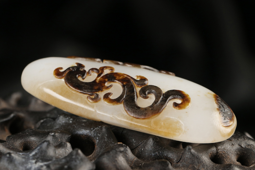 皮色雕刻仿古螭龙 古璧和蝙蝠,古朴典雅,龙为中华民族的图腾,象征盛世