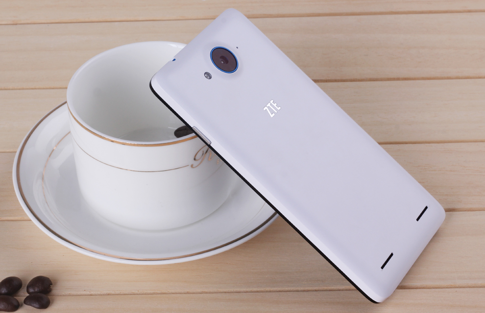 中兴（ZTE）N928DT 移动4G 智能手机 前黑后白