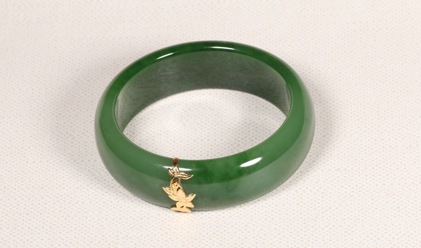 21#【大器玉器】贵雅艳丽 18k金镶玉和田玉碧玉手镯 60# 92.0045克