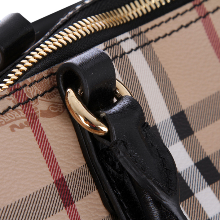 博柏利burberry 女士 黑色pvc经典格纹手提包 yj530103