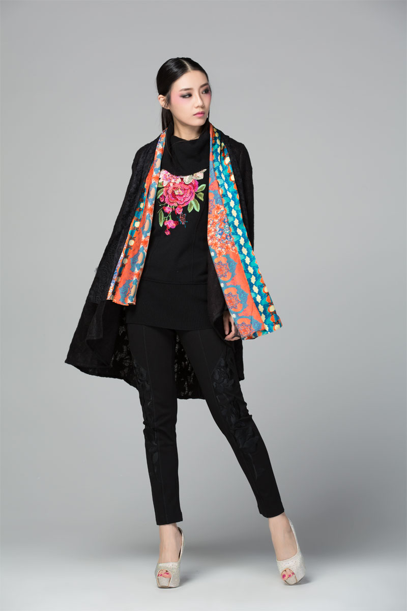 五色风马正品2015冬季新款女装披肩外套长袖黑色蚕丝拼接w14dc239
