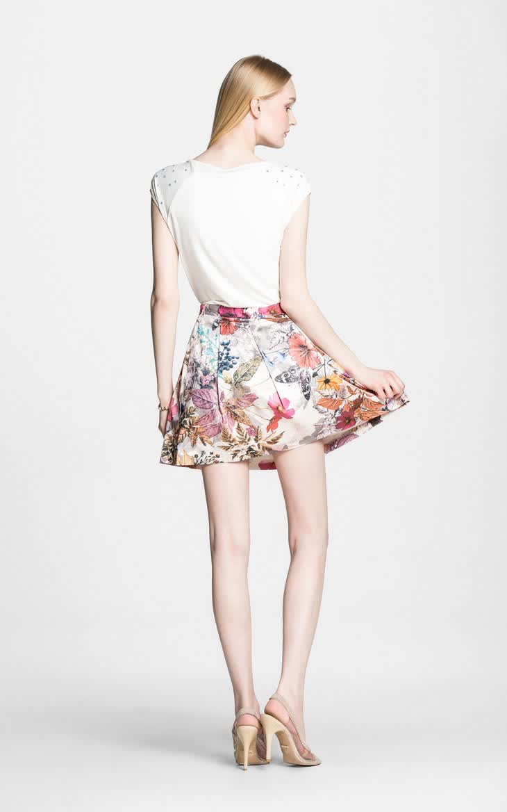 模特佩戴配饰均为搭配不做销售用途.