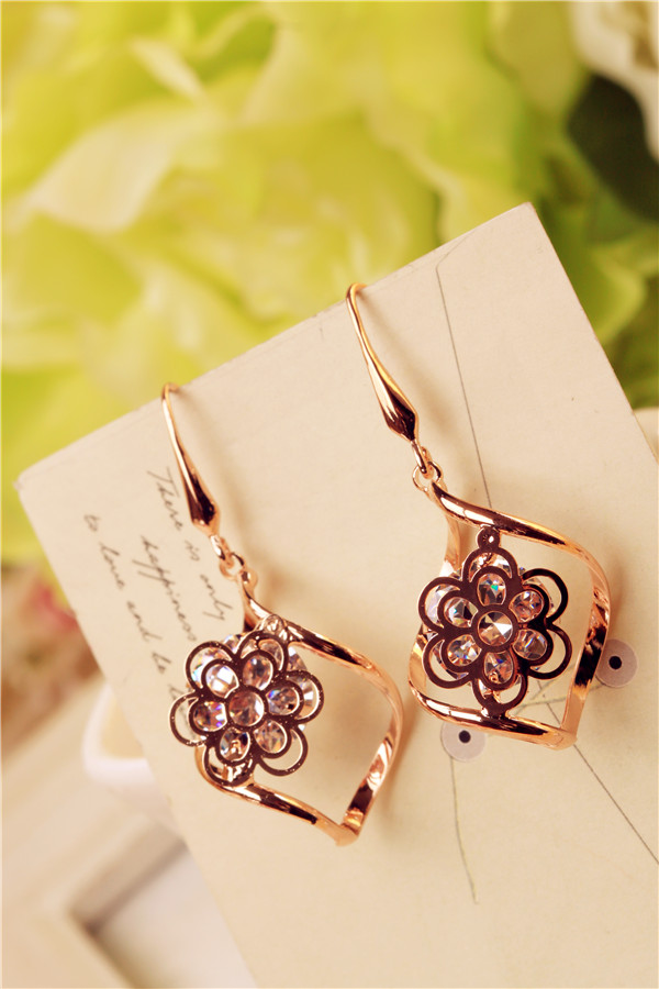 铭伽 小巧甜美个性镂空花淑女耳坠耳环耳饰耳钉女配饰