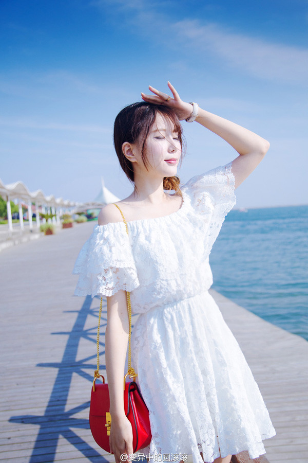 2016春季新款女装韩版清新甜美性感露肩蕾丝钩花荷叶边一字领连衣裙