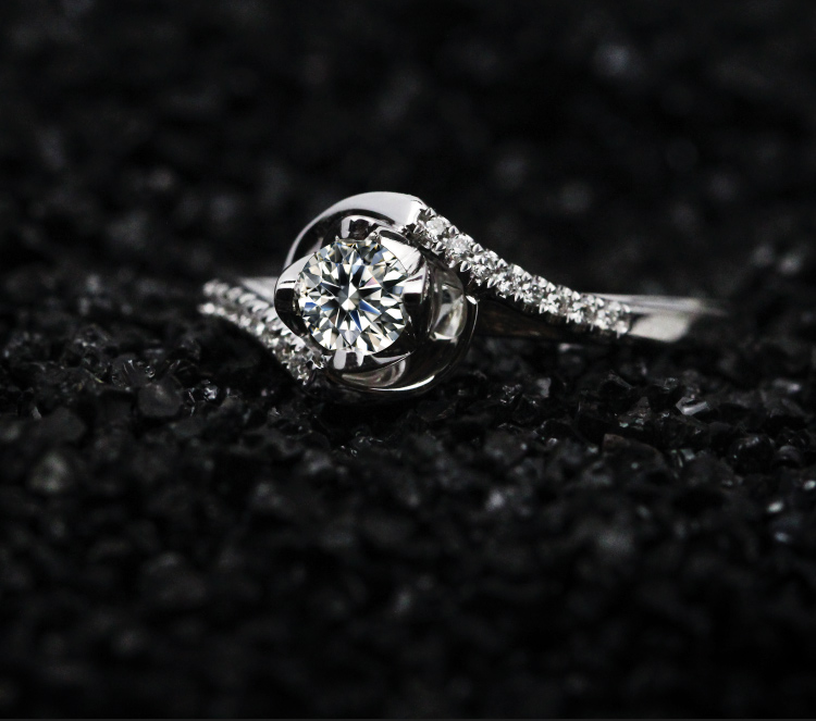 伊珂星 戒指女 钻石天蝎座求婚戒指现货钻戒女钻石戒指 45分效果(主石