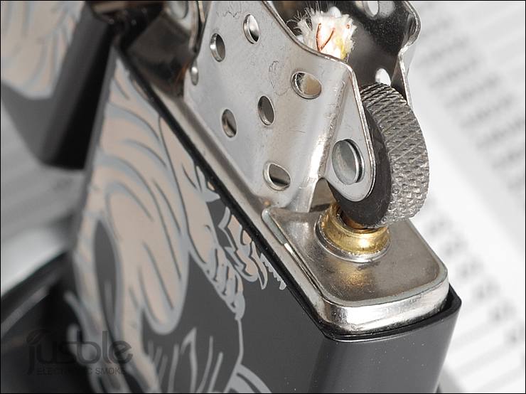 芝宝zippo 黑雅漆 老虎 炫彩工艺荧光效果 防风打火机 套装 婚庆用品