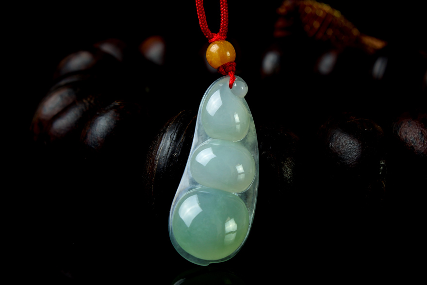 老坑冰种 浅绿色阳底 四季平安豆(连中三元)挂坠7.07克【典藏珍玉阁】