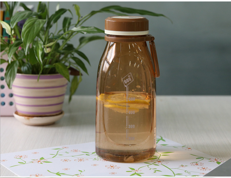 
                                        茶花多棱运动水杯 带盖便携茶杯随手杯耐热运动水壶 多棱杯450ml                