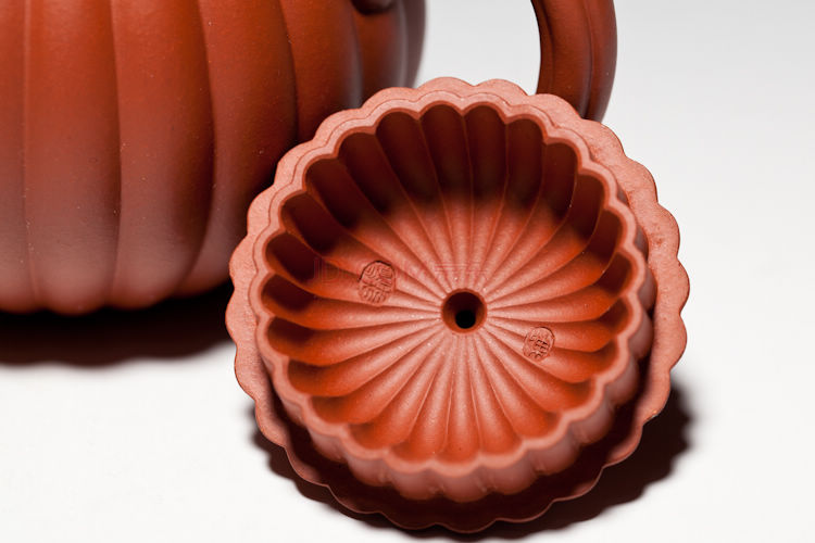 作品名称:筋瓤壶 作品容量:300cc              制作工艺:手工制作