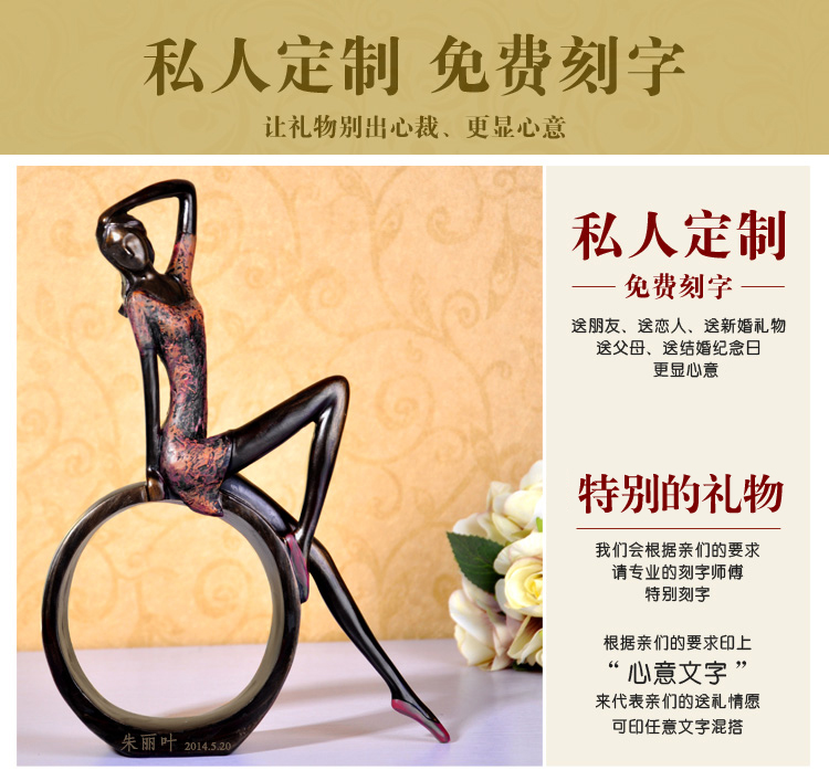 
                                        翻旧事 创意家居工艺品 客厅时尚古典看书少女树脂摆件装饰品婚庆礼品 抚姿少女                
