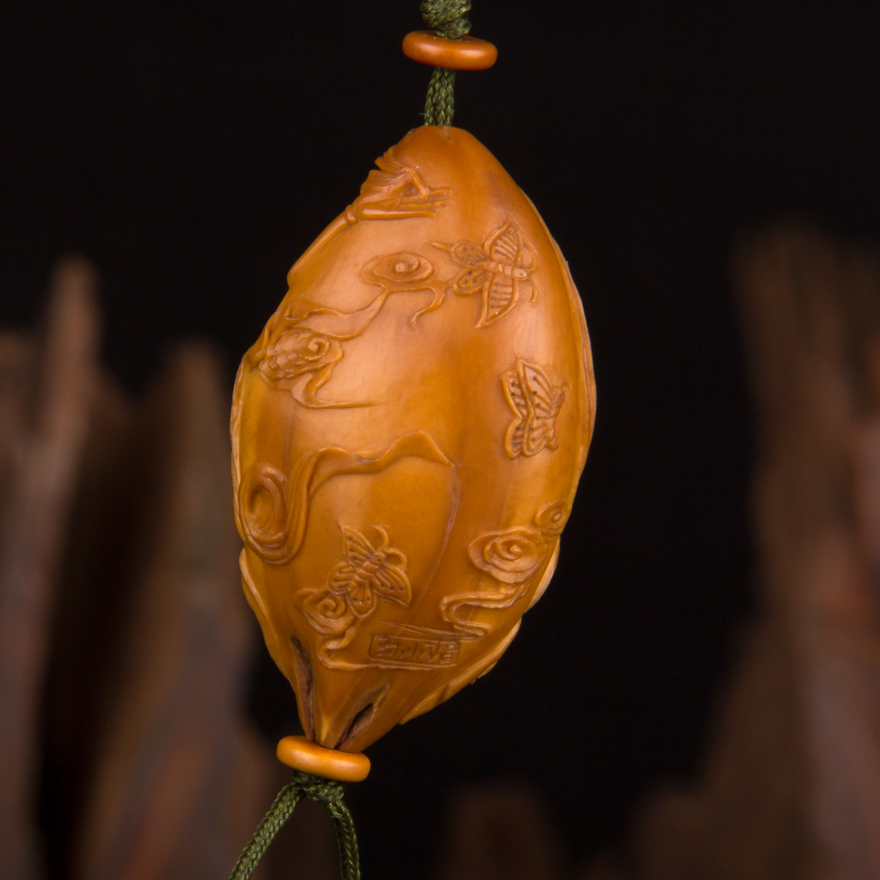 文玩收藏 核雕 孙小娟本工橄榄核《飞天》2.4*4.0cm【忆枫阁】