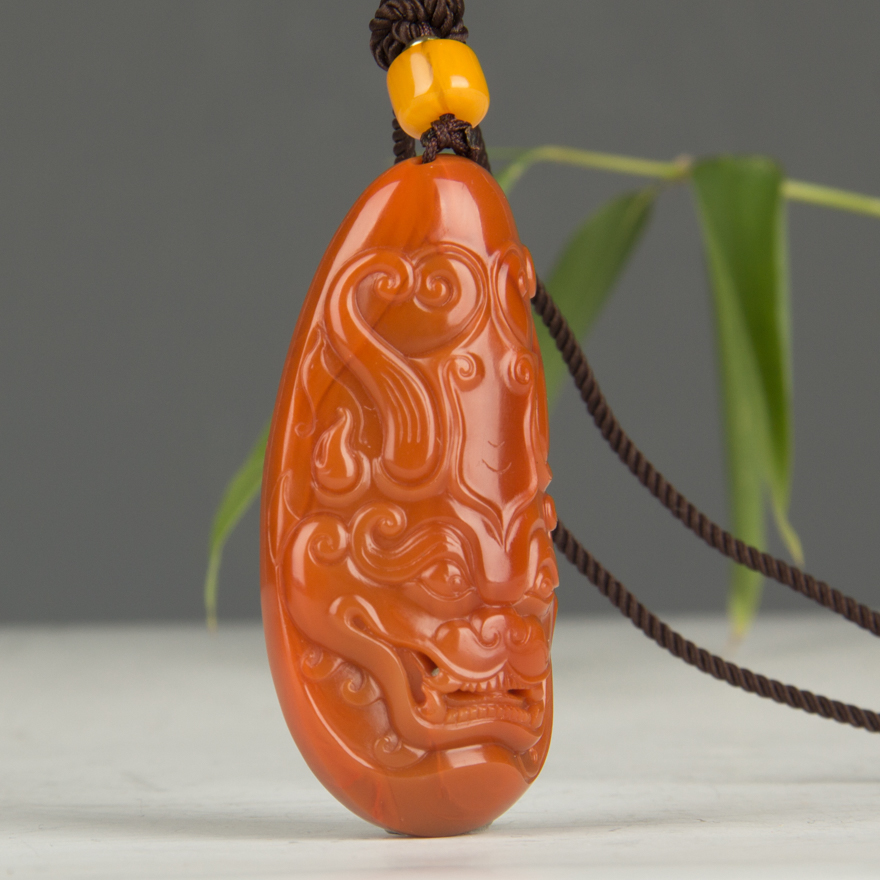 苏工玉雕名家高大伟南红玛瑙《守护》37.1g【苏州玉石文化行业协会】