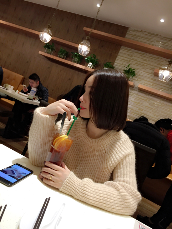 
                                        欧诗黛 针织衫女2016秋冬新款宽松时尚打底长袖假两件套头毛衣女 图片色 M                