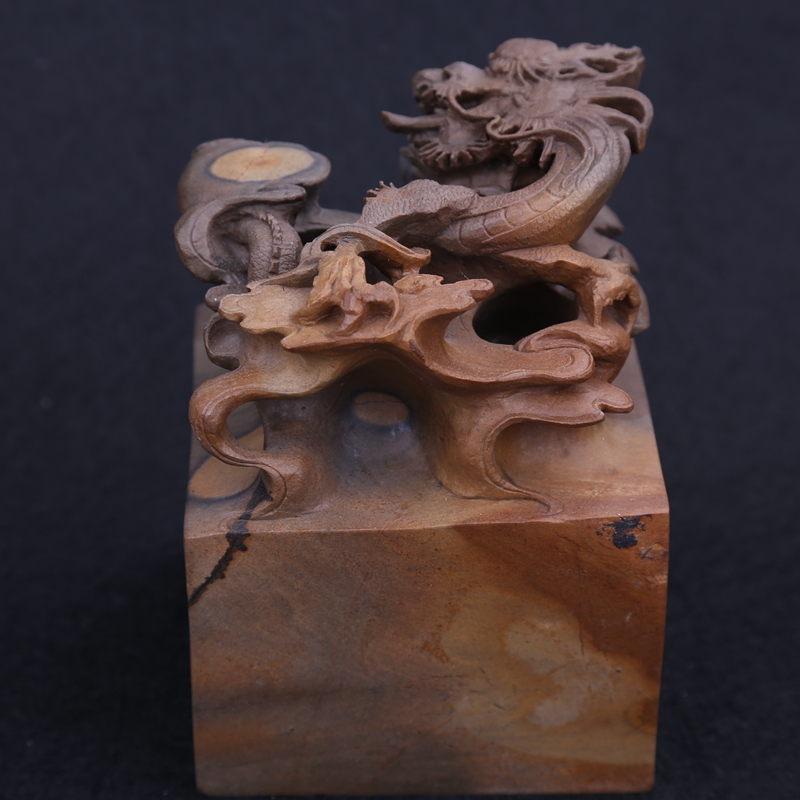 高级工艺美术师 黄浩森 作品《金龙玉玺》