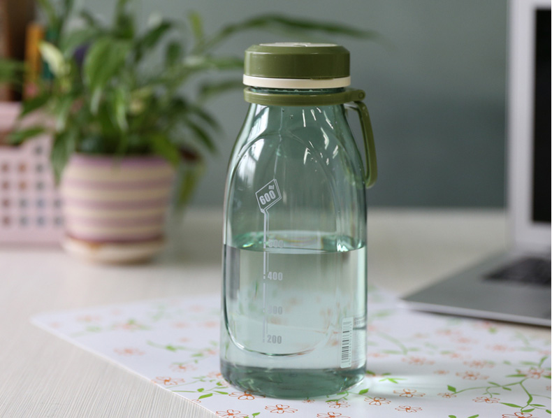 
                                        茶花多棱运动水杯 带盖便携茶杯随手杯耐热运动水壶 多棱杯450ml                