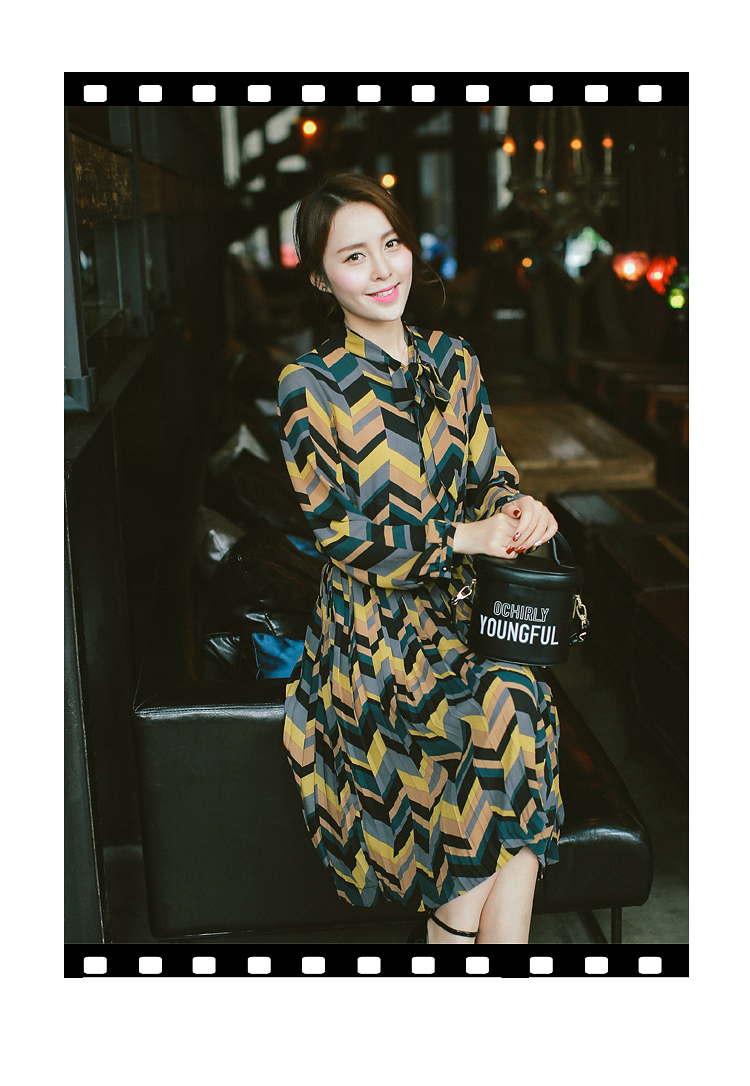 依佳维尔~2016春装新款时尚大码女装长袖修身收腰连衣裙335526 绿色 l