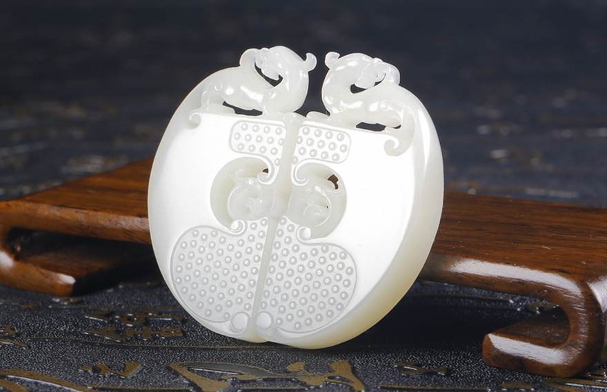 珠宝玉器 和田玉 和田玉 白玉 龙凤呈 对牌 42.0438克 奇玉拍卖