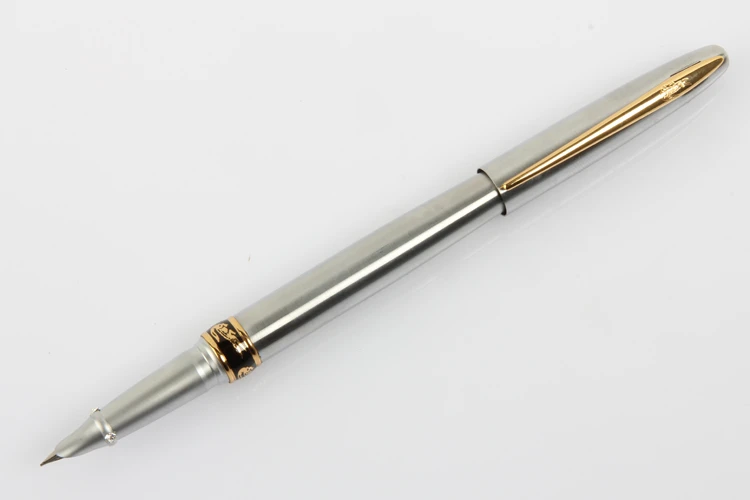 欧鳄aymoy鳄鱼钢笔215特细男女学生用练字财务专用ef尖038mm磨砂红