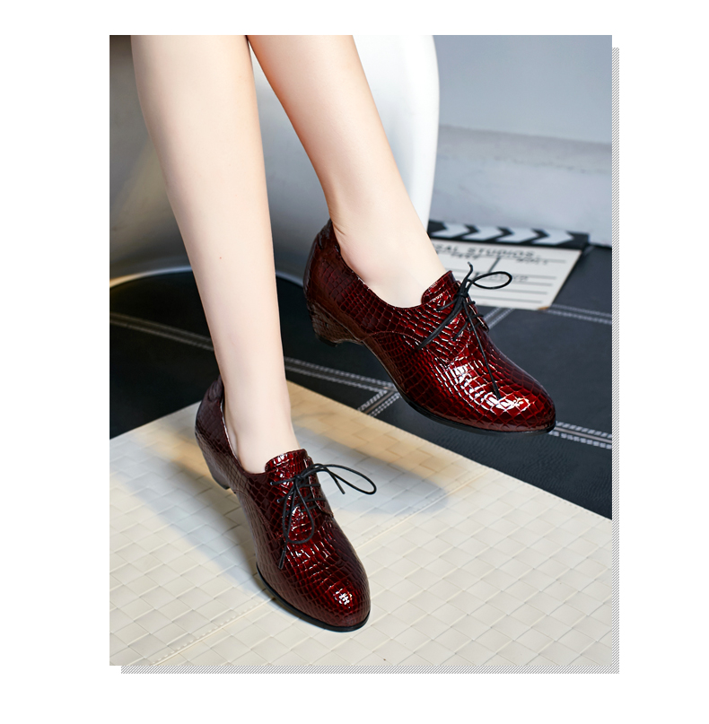 法玛莎品牌春季新品女鞋漆皮石头纹皮粗跟皮鞋女中跟圆头系带单鞋子