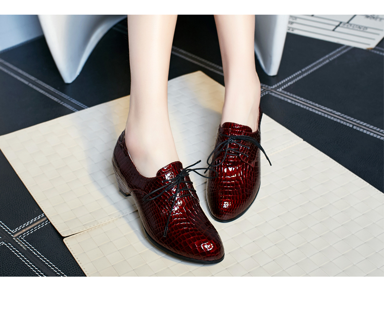 法玛莎品牌春季新品女鞋漆皮石头纹皮粗跟皮鞋女中跟圆头系带单鞋子