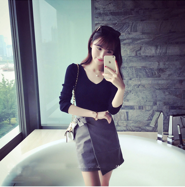 menibe 秋装V领长袖打底衫女新款紧身套头短款性感弹力针织衫 黑色 均码