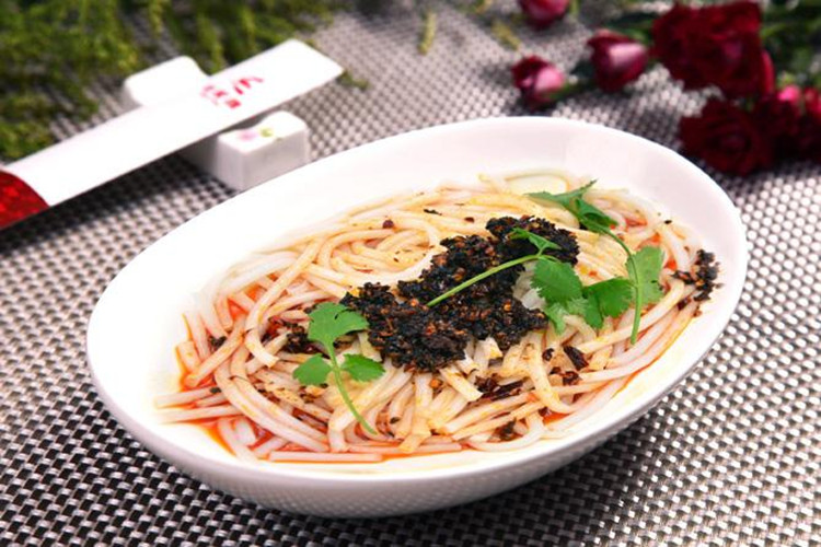 
                                        莎朗 贵州特产花溪油辣椒 油泼辣子辣椒酱辣椒油  厨房佐料 下饭菜 380g                