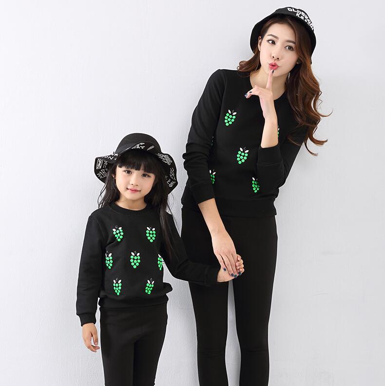 秋冬新款亲子装冬装棉宽松烫花草莓烫钻卫衣加绒加厚长袖t恤母女 黑色