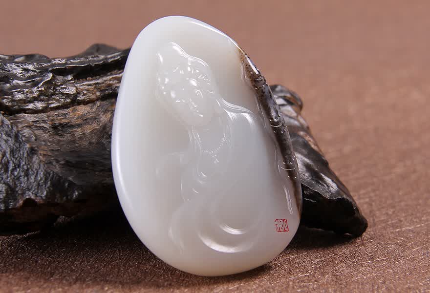 【郁芳斋玉器】和田玉羊脂玉观音省级大师柳东升作品 35.45g