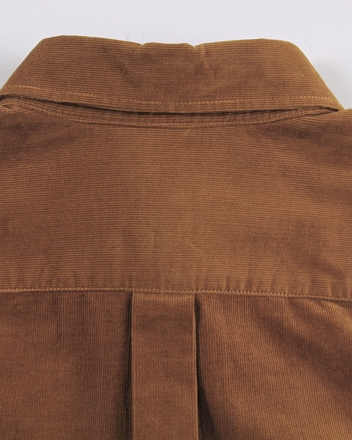 品质精良,经久耐用 品牌字母布贴,传递大牌品质 后幅工字褶设计,时尚