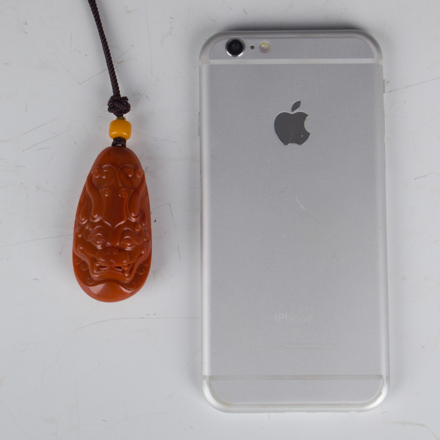 苏工玉雕名家高大伟南红玛瑙《守护》37.1g【苏州玉石文化行业协会】