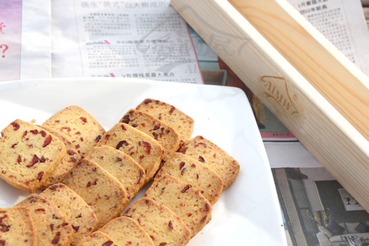 
                                        爱满屋AMW 烘焙工具小吉饼干模 木制饼干整形器 压模器 长方形木框饼干盒 方形饼干模具                