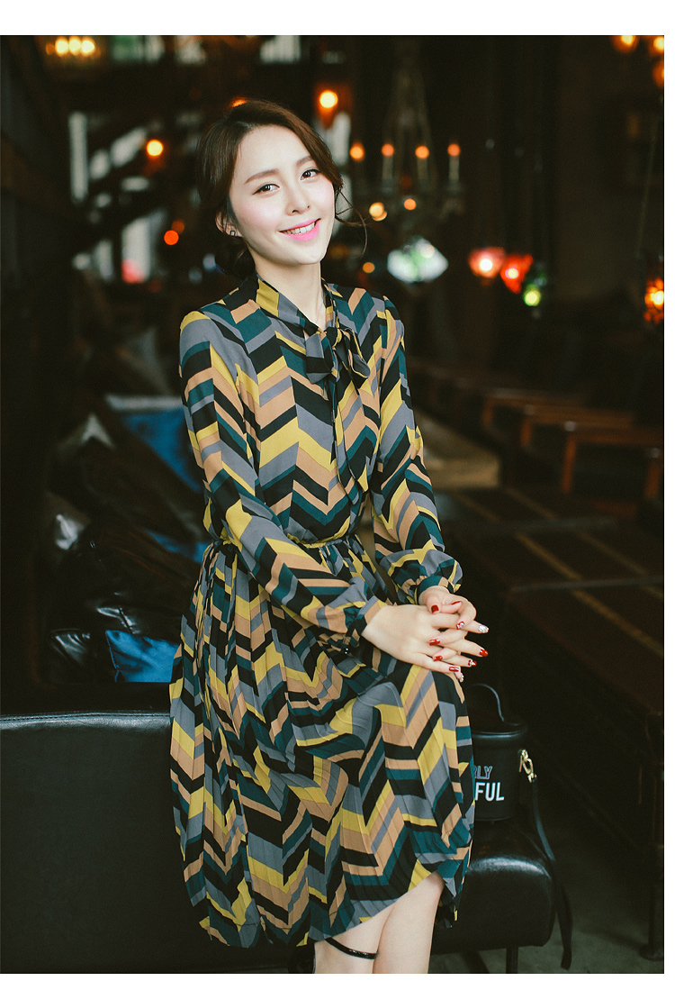 依佳维尔~2016春装新款时尚大码女装长袖修身收腰连衣裙335526 绿色 l